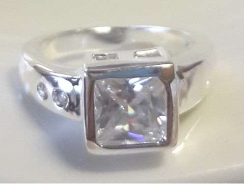 Sparkling& SuperB Princess Style Memorial Diamonds Set in 925 Sterling Silver #Size 7