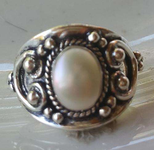 Spectacular Cr. White Pearl Set in Solid 925 Sterling Silver Filled  Ring # Size 8