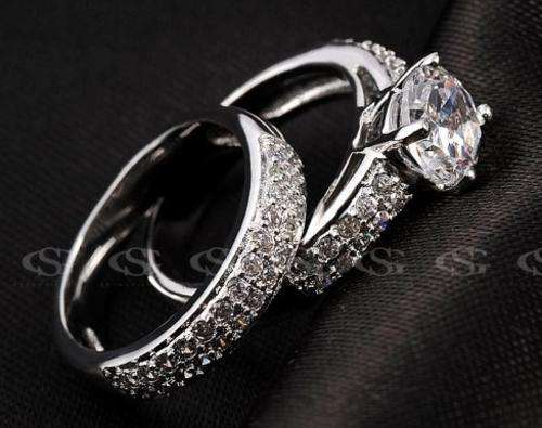 Classy 2.01 Cr. White  Diamond Solitaire Engagement Ring with Matching Wedding Band