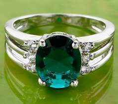 %% Elegant %% Cr. Kumpulan Green Emerald Set in Silver 925 Ring # Size 7