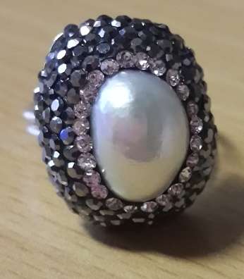 -- Size 7 -- 925 Sterling Silver Fresh Water Pearl Surrounded By Black Garnet Ring