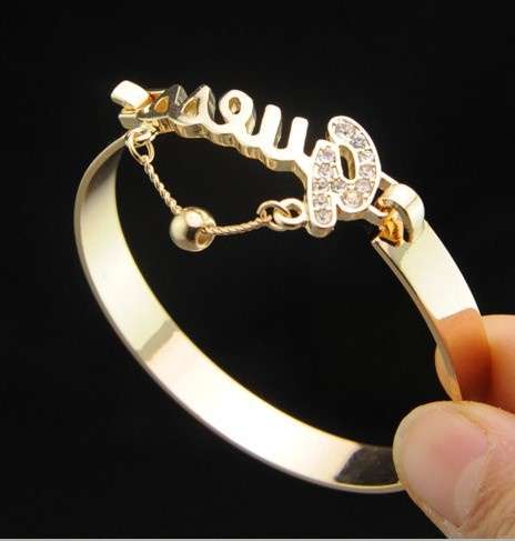 **Highly Individual ** Diamond Zircon Set in 18ct Yellow Gold Quality Bangle