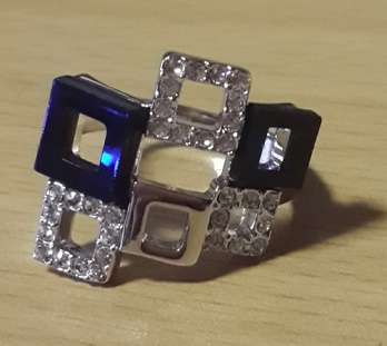 -- Imported Boutique Jewelry -- Diamond Crystals Set in 18ct Platinum Gold Ring - Size 7.5 --