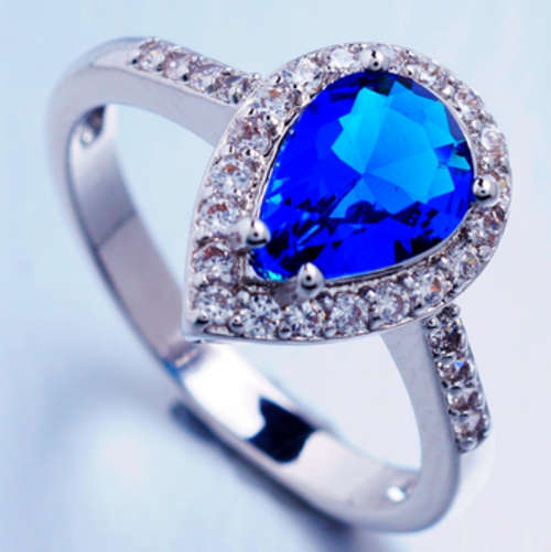 ** Size 7/9 ** Tear Drop Tanzanite Awesomely Set in 18ct Platinum Rolled Go