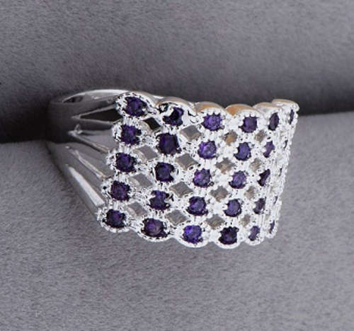 -- Size 8 -- Amethyst Stylish Set in 925 Silver Ring
