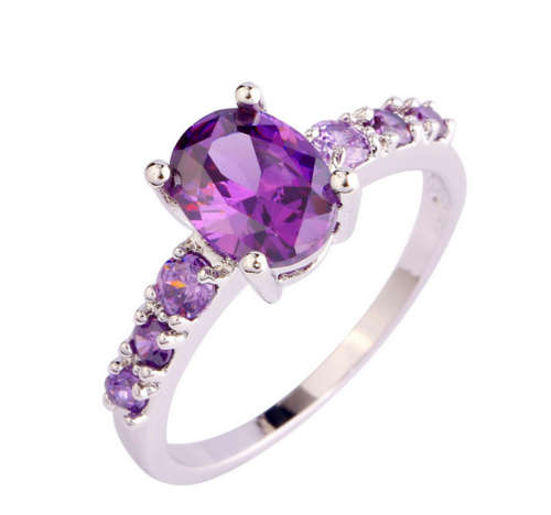 -- Size 7/9 -- Amethyst Charmingly Set in 925 Silver Ring