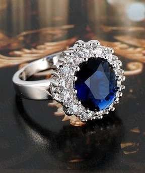 ** Adorable ** Princess Cut Sapphire and AAA Diamond Crystals Set in 18ct Platinum Rolled Gold Ring