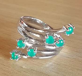 Luxury -- Fashion Turquoise Emerald   Set in 925 Silver Ring -- Size 6.5 --.