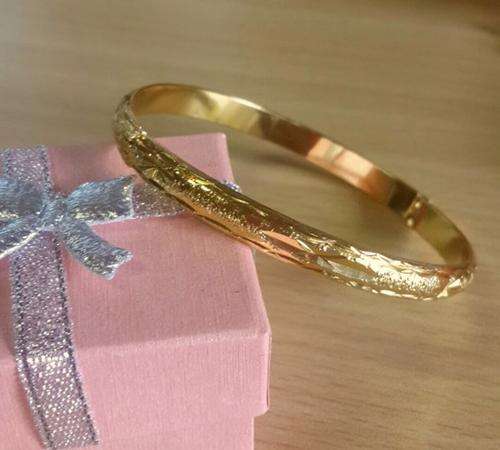 Petite Yet Sexy Detailed Imported Bangle