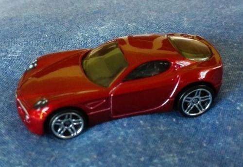 Diecast Hotwheels Alfa Romeo 8C (maroon)