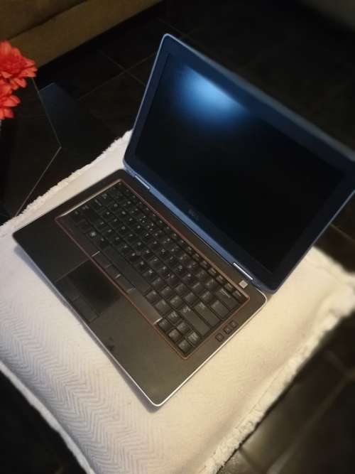 Dell Latitude E6320 Intel Core i5-2520M 2.5GHz 4GB Memory 250GB Hard Drive