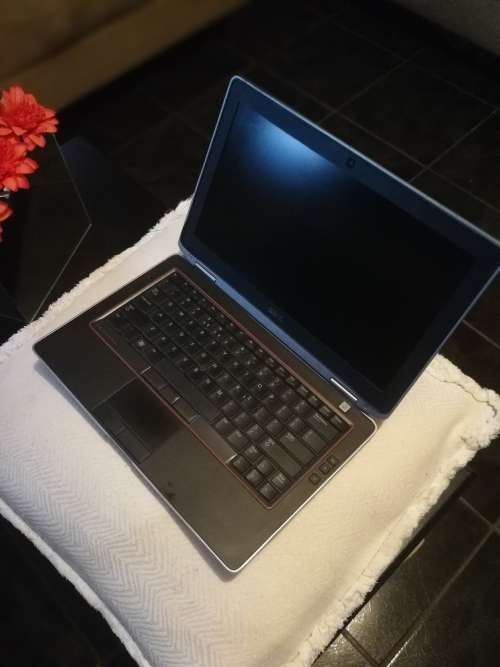 Dell Latitude E6320 Intel Core i5-2520M 2.5GHz 4GB Memory 250GB Hard Drive