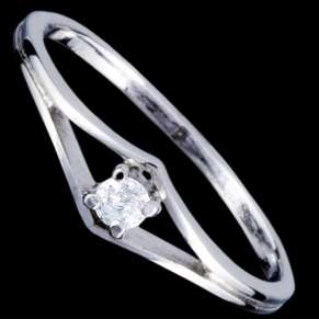 SILVER RING: DIAMOND SHAPE SET WITH ZIRCON