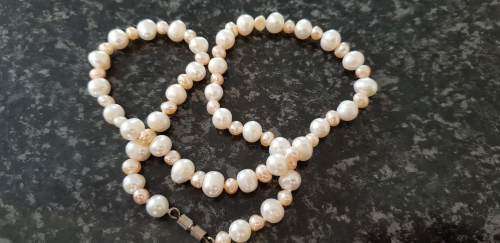 GENUINE FRESHWATER WHITE & PINK PEARL NECKLACE