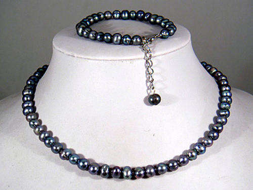 GENUINE FRESHWATER BLACLK PEARL NECKLACE AND BRACELET!!