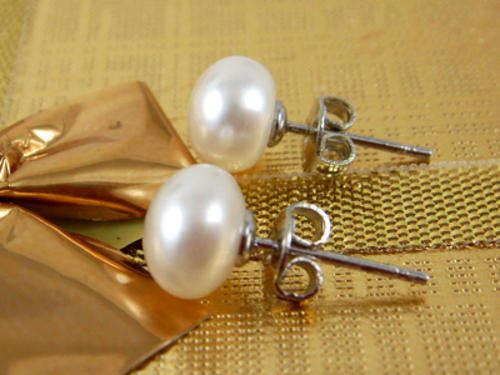 GENUINE FRESHWATER WHITE PEARL STUD EARRINGS!!
