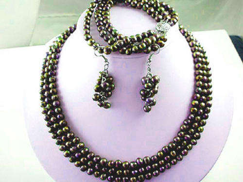 3 STRAND GENUINE FRESHWATER BLACK PEARL NECKLACE, BRACELET AND EARRING SET!