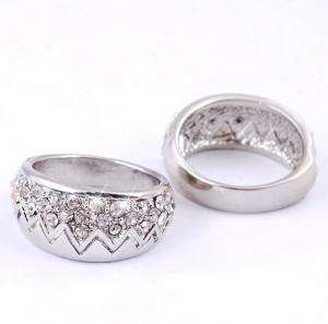 Beautiful 18KGP Cluster Ring