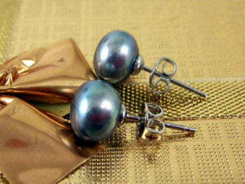 18KGP GENUINE FRESHWATER BLACK PEARL STUD EARRINGS!!