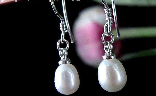 GENUINE FRESHWATER WHITE PEARL DROP EARRINGS!!