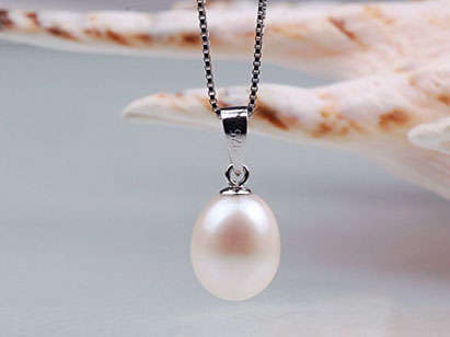 GENUINE FRESHWATER WHITE PEARL PENDANT WITH NECKLACE - Week end Special