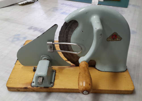 Vintage De Ve bread slicer, made in Holland