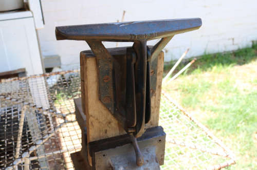 Turnus saw vice/clamp
