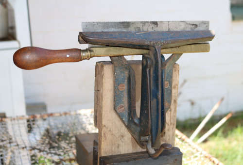 Turnus saw vice/clamp
