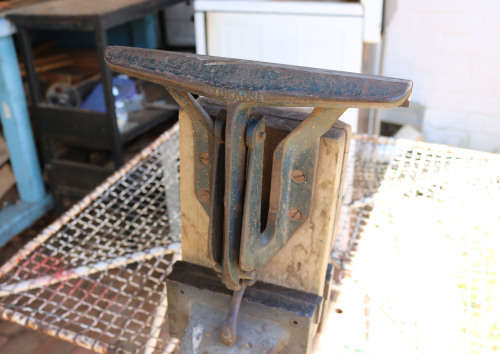 Turnus saw vice/clamp