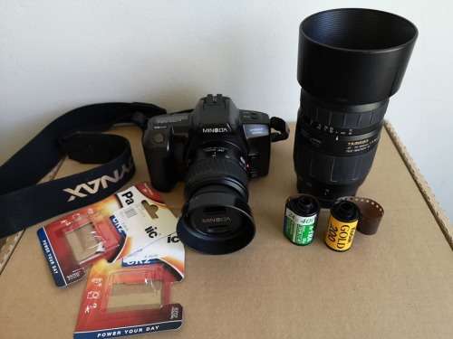 Minolta Dynax 303si SLR 35mm film camera
