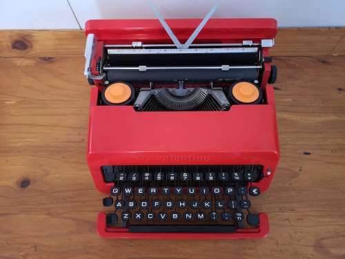 Stunning Olivetti Valentine `Rossa Portatile` Italian designed typewriter