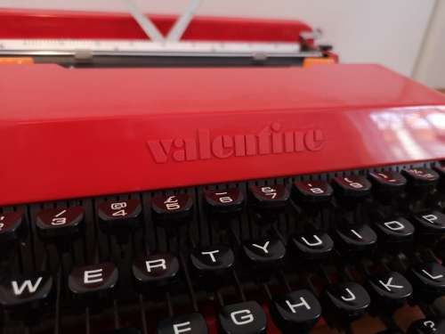 Stunning Olivetti Valentine `Rossa Portatile` Italian designed typewriter