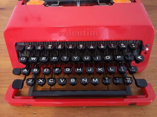 Stunning Olivetti Valentine `Rossa Portatile` Italian designed typewriter