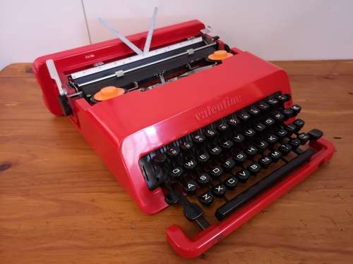 Stunning Olivetti Valentine `Rossa Portatile` Italian designed typewriter