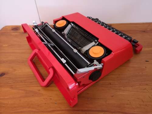 Stunning Olivetti Valentine `Rossa Portatile` Italian designed typewriter