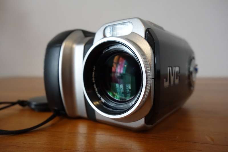 JVC GZ-MC200E digital camcorder, CCD sensor