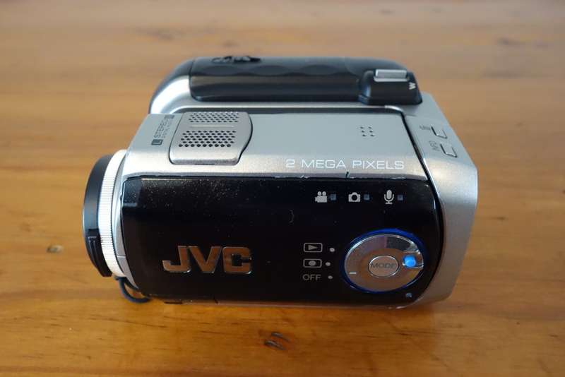 JVC GZ-MC200E digital camcorder, CCD sensor