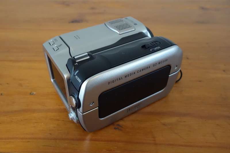 JVC GZ-MC200E digital camcorder, CCD sensor