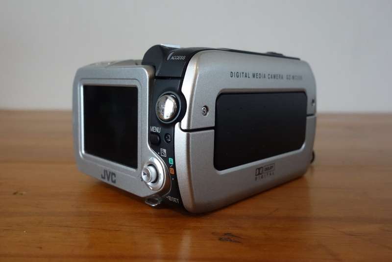 JVC GZ-MC200E digital camcorder, CCD sensor