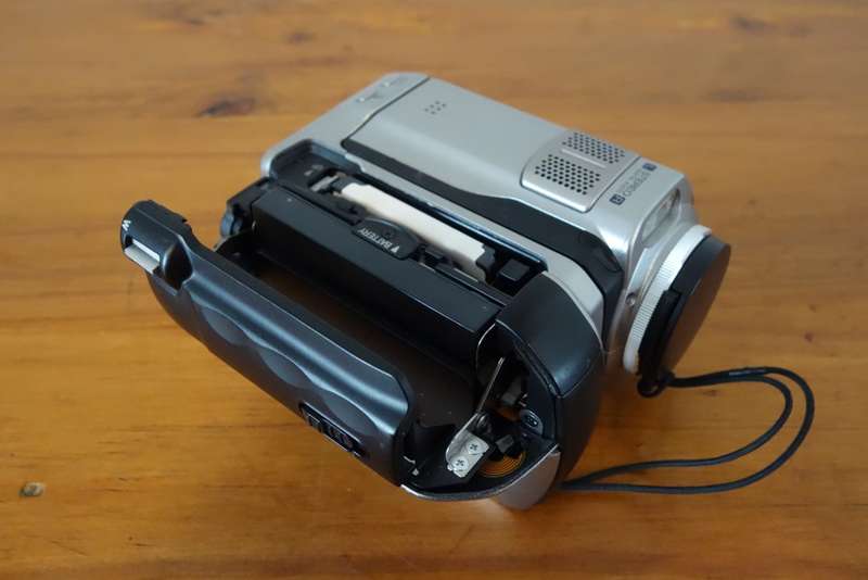 JVC GZ-MC200E digital camcorder, CCD sensor