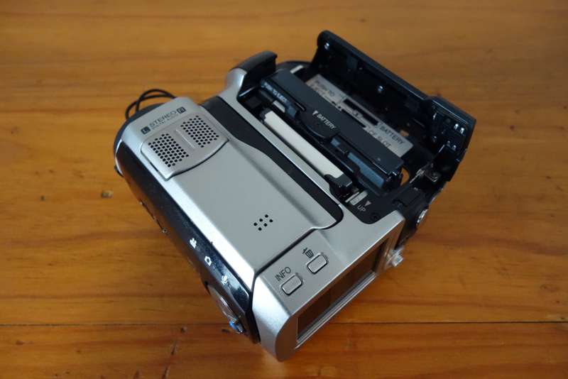 JVC GZ-MC200E digital camcorder, CCD sensor