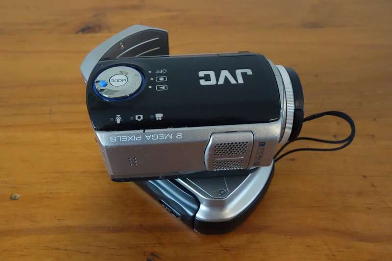JVC GZ-MC200E digital camcorder, CCD sensor