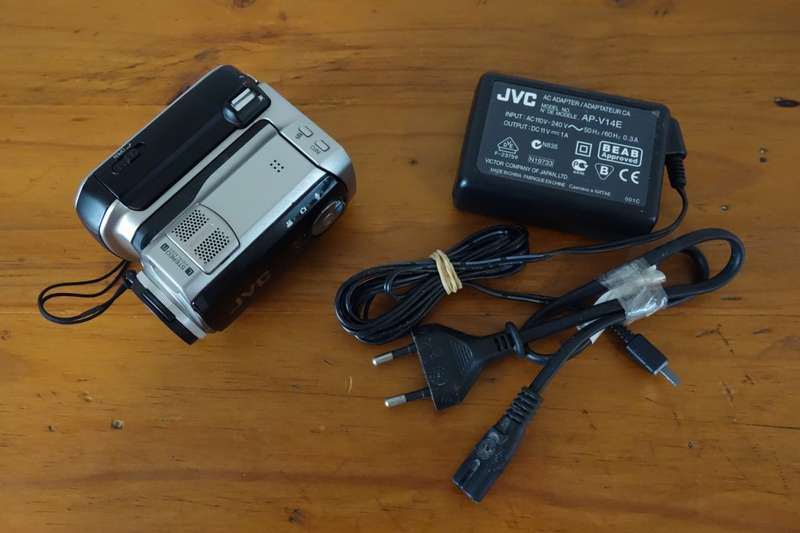 JVC GZ-MC200E digital camcorder, CCD sensor