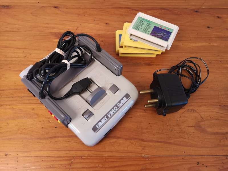 Nintendo Famicom Clone plus games