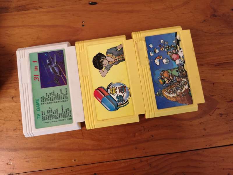Nintendo Famicom Clone plus games