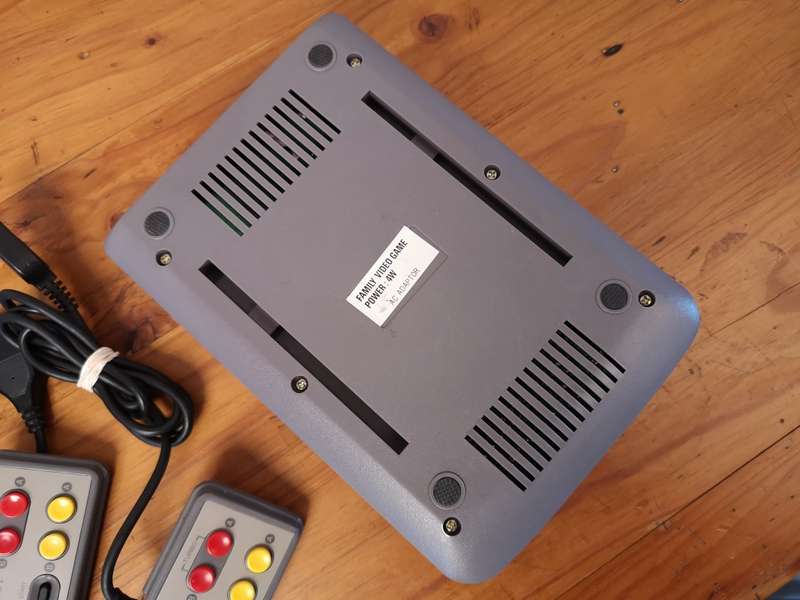 Nintendo Famicom Clone plus games