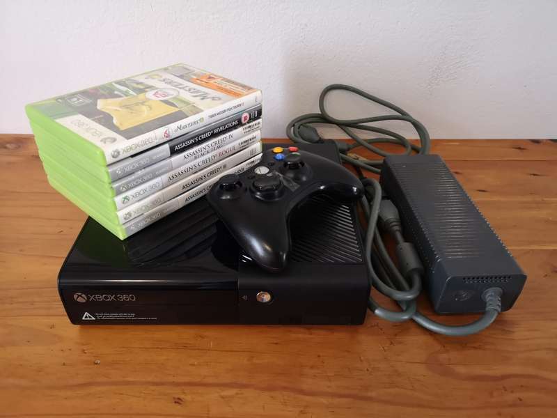Xbox 360 E console plus games