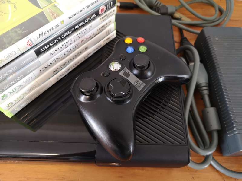 Xbox 360 E console plus games