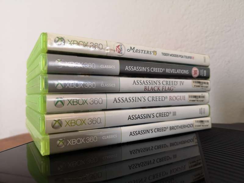 Xbox 360 E console plus games