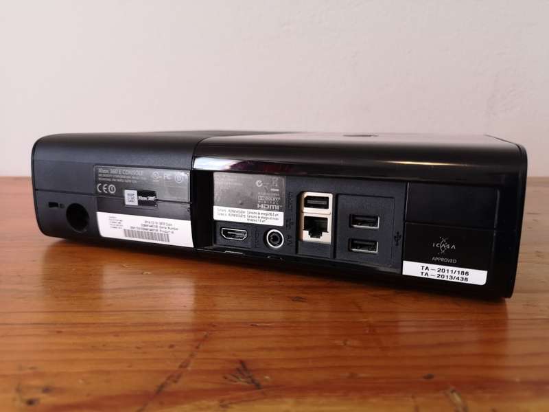 Xbox 360 E console plus games